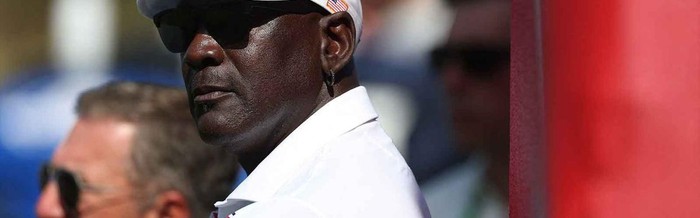 yl23455永利中国有限公司-天价！乔丹首张体育画报封面拍出22.9万美元，创杂志收藏纪录|迈克尔|迈克尔·乔丹|nba|评级|大学_新浪新闻