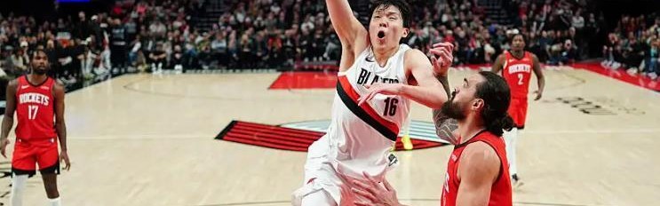 yl23455永利平台-赛季最低！开拓者43-50猛龙，杨瀚森6分钟3篮板！